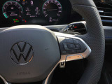 ステアリングから各種機能を操作可能!運転中の視線移動を抑え、快適なドライブをサポートします。