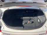 普段のお買い物や通勤、送迎等に十分な荷室スペースを確保しております。