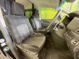 運転席シート廻りは使用感も少なく、良好な状態となっています。前オーナー様が丁寧に使っていたことがよくわかりますね。