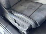 クオリティの高いシートを採用するのは、Audiのクルマづくりの哲学のひとつです。特に座り心地が重要です。体の大きなドイツ人が座っても頑丈な耐久性があります。。しかも肌触りも良く高級家具のようです。