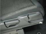◆シートハイトアジャスター◆運転席を上下に高さ調節ができます!運転ポジションを体格に合わせてシート調整できます。