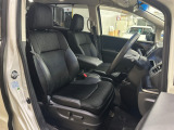 すわり心地の良い運転席・助手席です。長時間のドライブの疲れ軽減に貢献します。どうぞ快適なドライブを♪