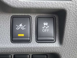 各種安全装置のスイッチが、運転席右側に配置されております。