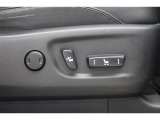 【パワーシート】 電動モーターで動くシートです。自分が調整したいと思う場所のスイッチを押している時間だけ動きます。