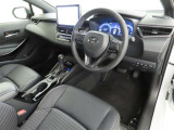 シンプルで使いやすいデザインの運転席です。