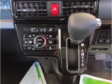 快適装備のオートエアコン♪ 温度設定をすれば、自動で車内の温度管理をしてくれる優れ物です☆彡