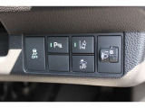 安全運転支援システムHonda SENSINGを搭載。衝突軽減ブレーキや、誤発進抑制機能、アダプティブクルーズコントロール、車線維持など複数の先進技術で安心・快適なドライブをサポートします。