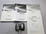 取説・メンテナンスノート・スマートキーの3点セットです。