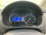 速度計や回転計、シフト位置などが運転席正面にまとまり、必要な情報を目で追いやすい配置です。発進前や停車時にも確認しやすく、日々の運転を支えます。
