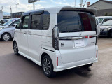 新潟市方面よりお車でお越しの際は、新新バイパス新発田インターから国道7号線、村上方面約2km左手側です。緑とピンクのガスタンクが目印です。_