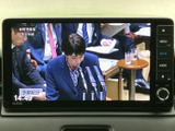 テレビ番組を画面で視聴できる装備です。お出かけの合間など、停車中の待ち時間を過ごす際にも活用できます。音声や映像を楽しめるため、車内でのひとときに便利。