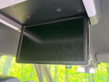 【フリップダウンモニター】大画面モニターで後席でもエンタメをお楽しみいただけます。小さなお子様にも大人気の装備です♪