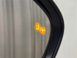 【ブラインドスポットモニター】ドアミラーでは確認しにくい後側方エリアに存在する車両をLEDインジケーターが点灯して教えてくれます☆