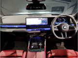 ☆センターパネルを運転席側に僅かに傾けたBMW独特のインパネ☆【駆け抜ける歓び】はここからもスタートしております☆