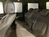 この後席に座る方のための車両です。非常時には、電動対面シートを使用いたします。