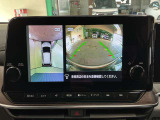 【アラウンドビューモニター】周囲を見渡せる映像で、スムースな駐車をサポートします