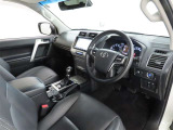 シンプルで使いやすいデザインの運転席です。