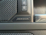 【MERIDIANサウンドシステム】精密なデジタル技術を用いて、車内で臨場感あふれるオーディオ体験を提供します。澄み渡った高音から迫力ある重低音まで鮮やかに再生します。