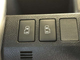 両側電動スライドドアの開閉はインパネのスイッチで簡単開閉可能です!狭い場所での乗り降りや荷物の出し入れがスムーズに行えて便利です♪