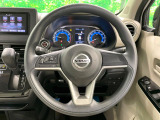 インテリアに合わせたデザインのステアリングは、運転される方のことも考え、運転しやすい形状、大きさです。是非一度、実際に触ってお確かめください。
