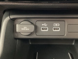 ソケット類も充実☆対応のケーブルがあれば車内でスマホなどの充電が可能です☆