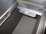 ワイヤレス充電機能で接続の手間いらず。スマートフォンなどをワイヤレスで充電可能です。