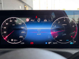 デジタルコックピットは走行情報を見やすく表示。画面では走行距離6,350kmも確認いただけます。