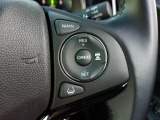 ハンドル右側にはクルーズコントロールのスイッチが装備され運転中の操作も安心して行えます。