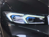 BMWでは古くから4つのリングが伝統のヘッドライトで御座います。