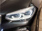 BMWはドアが分厚いです。衝突によりドアがつぶれてしまった場合にも外からいち早くドアを開けれるよう考えられています。数十秒の救出の遅れが命につながりかねない場合、こういった配慮が重要なポイントです。