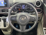 インテリアに合わせたデザインのステアリングは、運転される方のことも考え、運転しやすい形状、大きさです。是非一度、実際に触ってお確かめください。