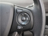 ◆アダプティブクルーズコントロール◆予め設定した車速内でクルマが自動的に加減速。前走車との適切な車間距離を維持しながら追従走行します。【LKAS】車線維持支援システムでステアリング操作を支援。