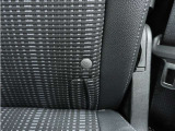 ◆ISOFIX◆シートベルトいらずでチャイルドシートと固定金具を連結するだけでガッチリ固定できます。