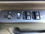 パワーウィンドウやドアミラーのスイッチ等は運転席右側へ集中してます