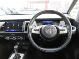 前方は視認性が良く、運転中も情報がひと目で確認できて安心。見やすさにこだわったデザインで、毎日のドライブがもっと快適に