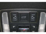 両側電動スライドドアはドアの直接操作以外にも運転席からのスイッチ操作やリモコン操作でも開閉が可能!狭い駐車場などでもドアの開閉が楽々・安心ですね!