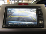 バックカメラの画像です。ガイドラインがスムースな車庫入れをサポートいたします。車庫入れの安心感がアップしますね。