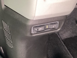 バックモニター付きで車庫入れもラクラク♪