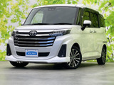 存在感のあるフロントまわりに、伸びやかなボディラインが続く洗練された佇まい。白い車体が明るく清潔感のある印象を与え、街中でも目を引く一台です。