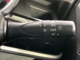 【オートライト】周りの明るさに応じて自動でヘッドライトの点灯・消灯ができる機能です!ライトの付け忘れ・消し忘れなどが無くなり、雨の日や夕方の走行も安心!トンネル通過時も便利ですね♪
