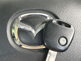 【キーレス】少し離れた場所からでもボタン一つでドアの開錠・施錠ができるのでとっても便利!ドアの鍵穴周りに傷をつけることもありません♪