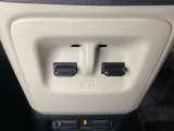 パワーウインドウは運転席で全席のドア2枚とも上下の操作ができるようになっています。