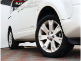 お車のご納車は待ち遠しいもの。1日でも早くご納車が出来るよう、整備拠点と販売店を結ぶ輸送ラインを確立しております。