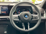 ステアリングヒーター付マルチファンクションステアリング!手元のスイッチでクルーズコントロールの設定やオーディオの操作など行えます!パドルシフトで走る楽しさ倍増です!