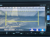 カラービジョンとガイド線で見やすい視点切替式のバックモニター。