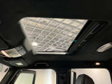 スライディングルーフが装着されていますので、解放感がある車内になります。