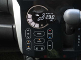 オートエアコンですので、車内を快適な空間に出来ます ♪   操作はタッチパネル式ですので爪の長い方でも安心して操作して頂けます!