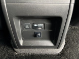 センターコンソールボックスの後席側に100V AC電源を装備。大容量1500Wで、電気ポットやポータブル冷蔵庫などに対応。アウトドアや災害時に幅広く使えます