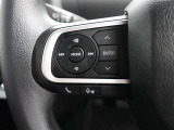 ステアリングスイッチ付き。手を離さずにさまざまな操作が可能です。