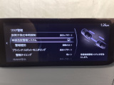 車線からはみ出しそうになると警報音やハンドルの振動、画面表示でドライバーに注意を促す安全技術です